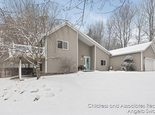 1079 Four Mile Rd NE, Grand Rapids, MI 49525