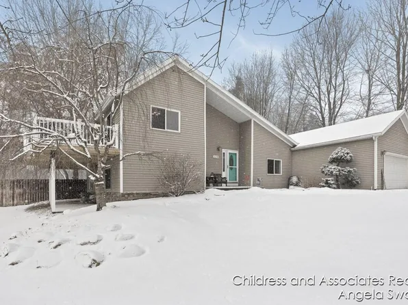 1079 Four Mile Rd NE, Grand Rapids, MI 49525