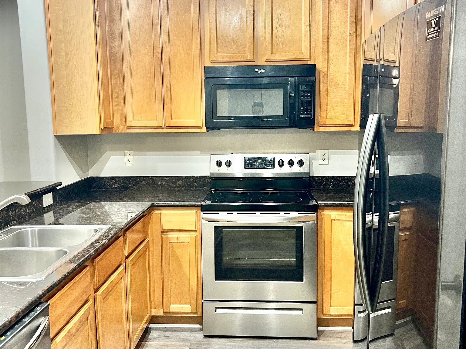3 bed, 2.5 bath, 1543 sqft, $2,395 — Photo 2