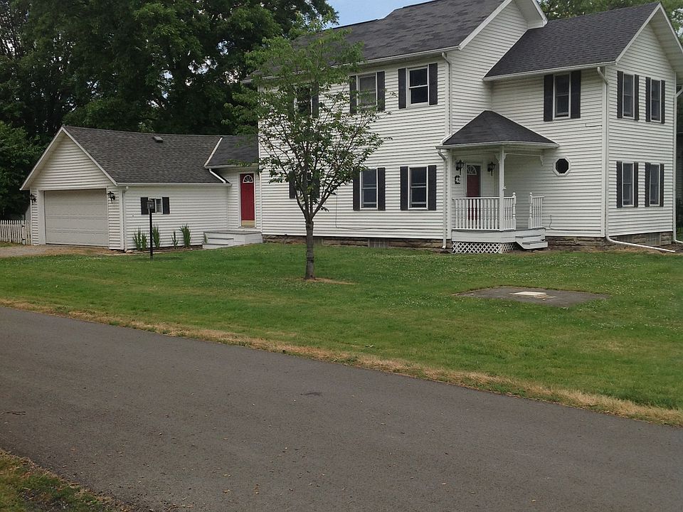 2nd image of 42 Pleasant St