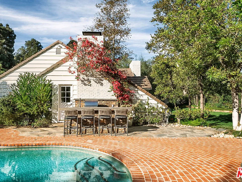 251 N Layton Dr