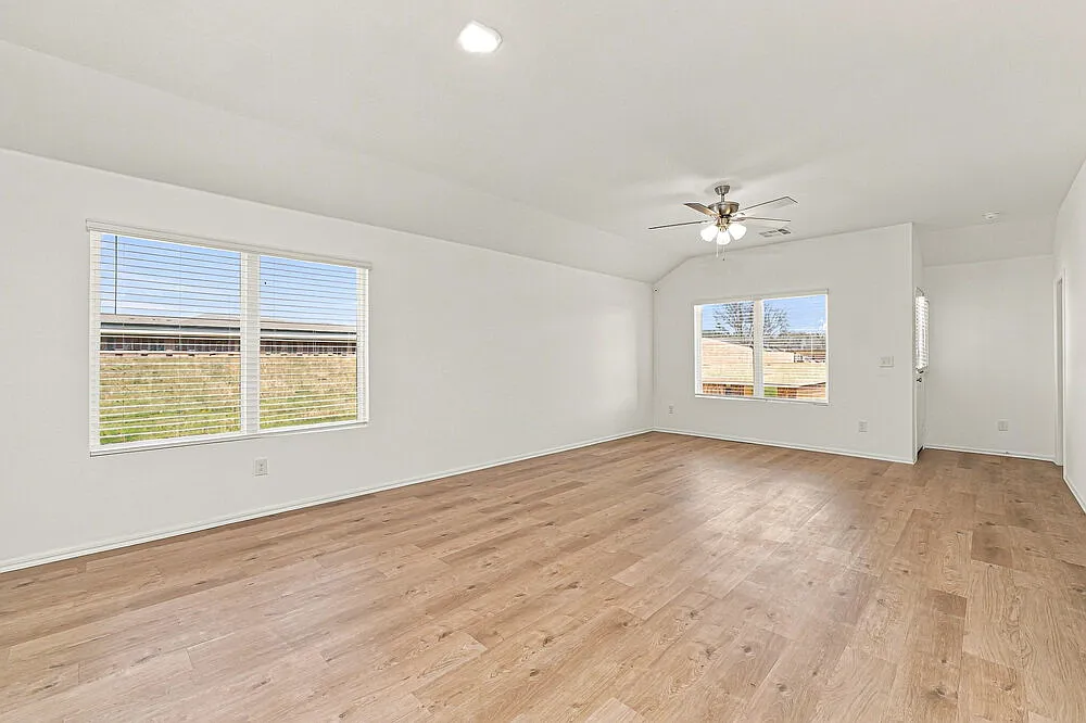 3 bed, 2.0 bath, 1402 sqft, $1,615 — Photo 4