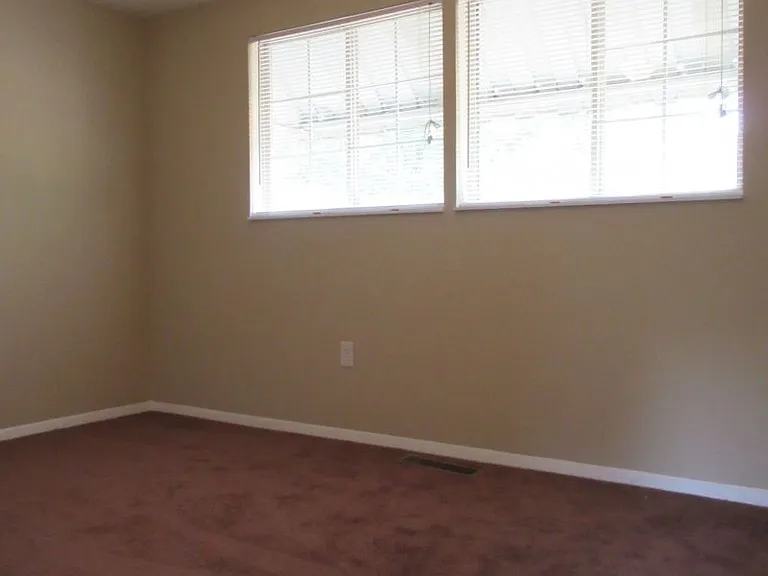 4325 Park Forest Dr — Photo 4