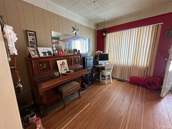 4th image of 246 Penryn Ave