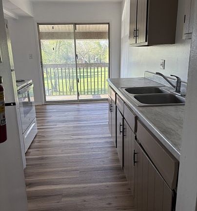 4th image of 744 E Michigan Ave #11