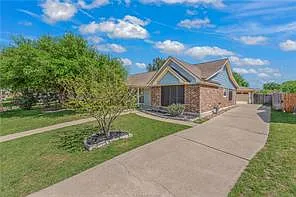 1806 Rosebud Ct — Photo 2