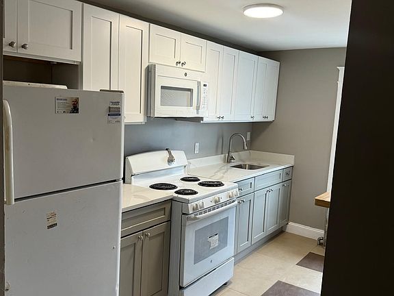 2nd image of 626 N Maxwell St APT 5