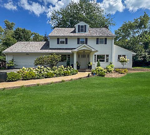 2nd image of 1489 N Sheridan Rd