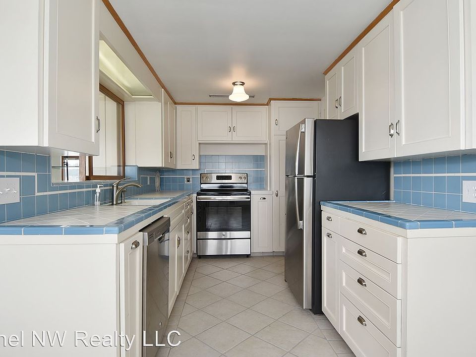 1st image of 15304 Beach Dr NE