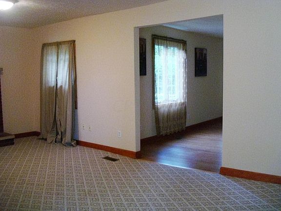3rd image of 523 Robinwood Ave