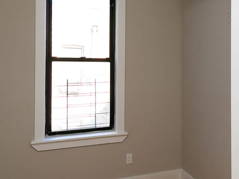 566 Maple St #2F — Photo 11