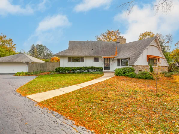 853 Cramer Ct, Willowbrook, IL 60527