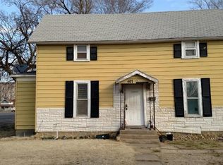 407 E 1st St, Abilene, KS 67410