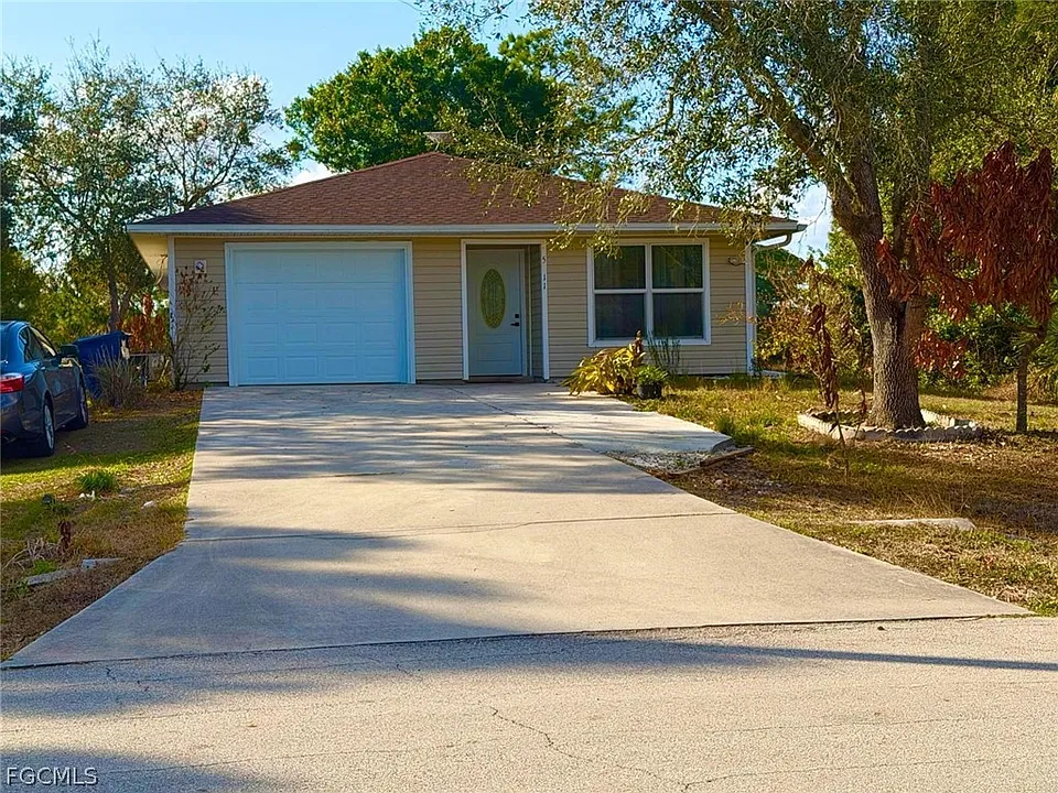 5011 Moon Ln