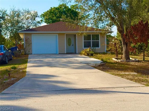 5011 Moon Ln, Labelle, FL 33935