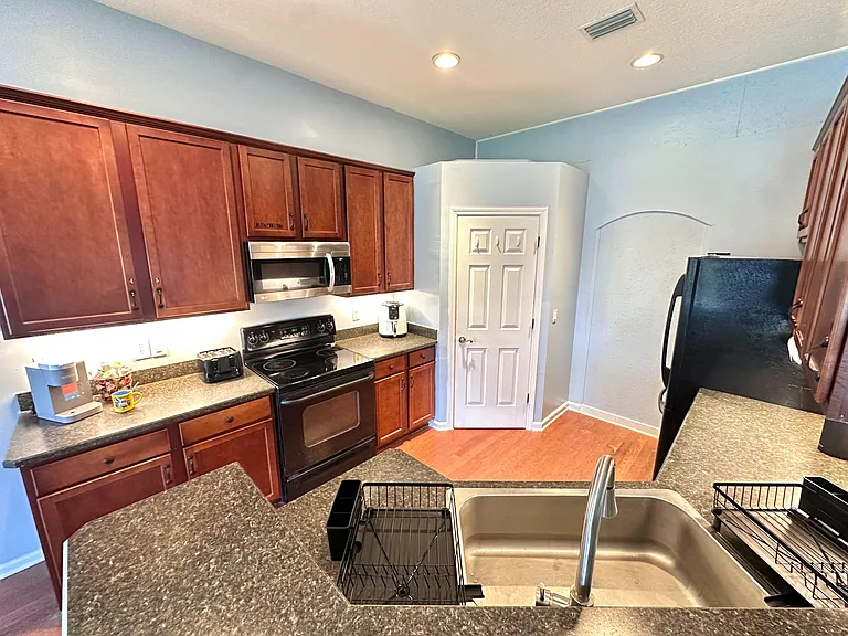 Devan Lee Dr W — Photo 9