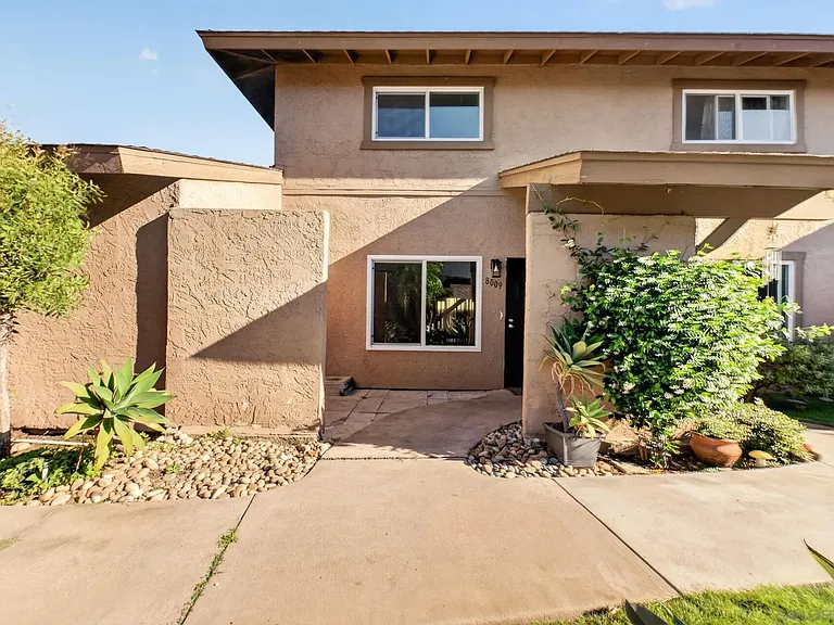 8009 Calle Fanita — Photo 4