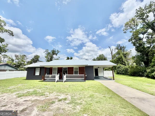 53 Carey Dr, Hazlehurst, GA 31539