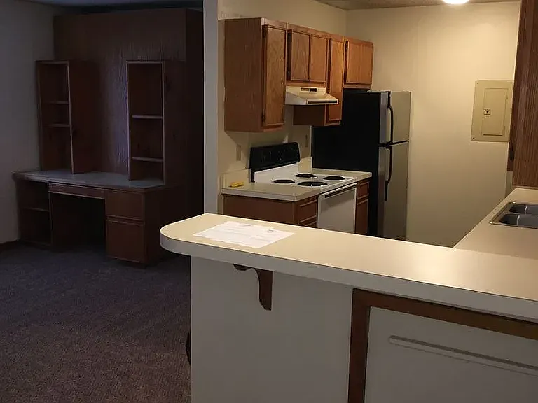 Studio, $950 — Photo 2