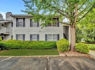262 Kingbird Ct, Three Bridges, NJ 08887