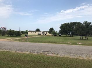 478 Hollybrook Dr, Inez, TX 77968
