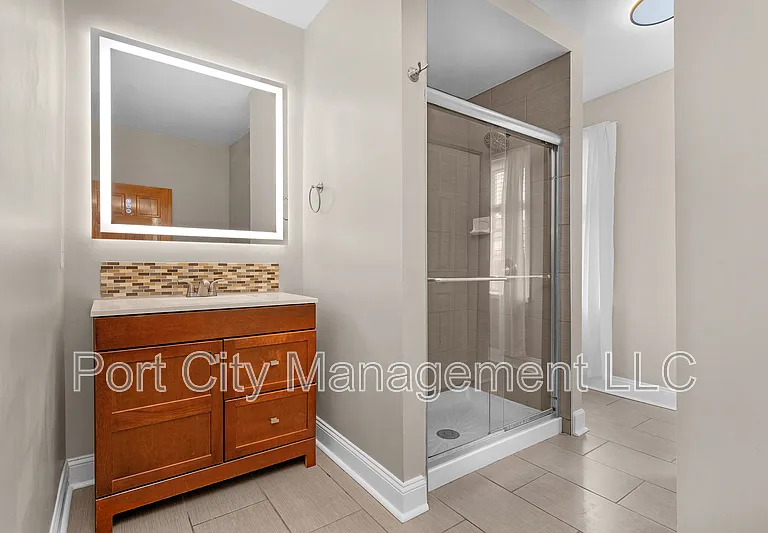 430 W 23rd St — Photo 8