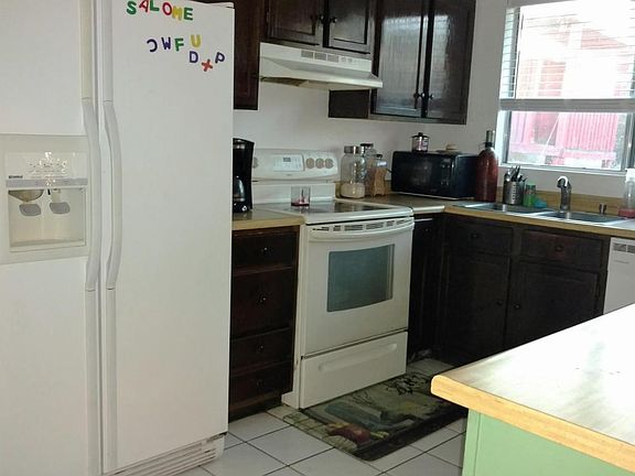 kitchen 936 E Hackamore