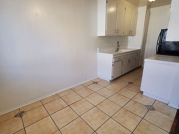 5th image of 128 S Mariposa Ave APT 26
