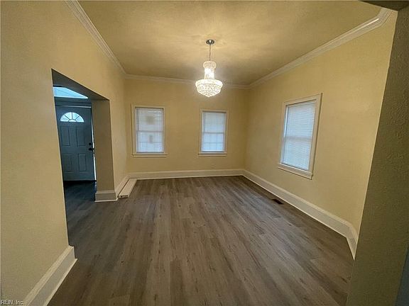 3rd image of 220 W 30th St