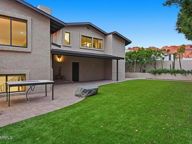 2221 E Vista Ave — Photo 40