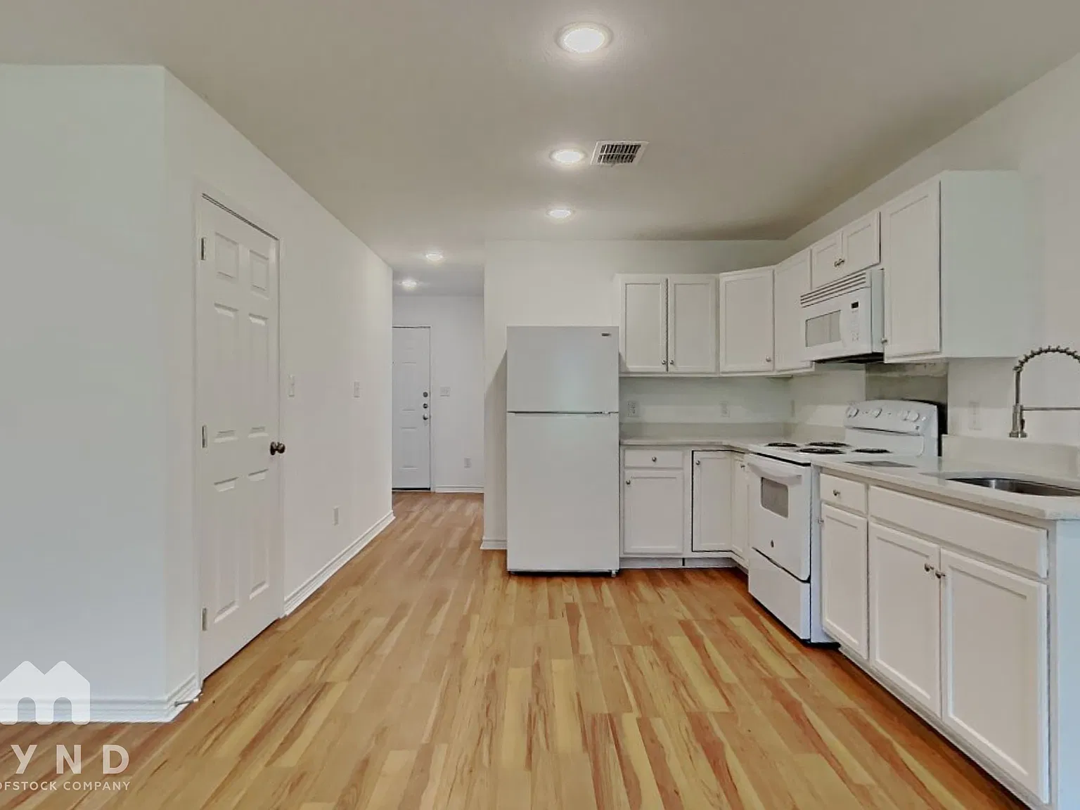 3 bed, 2.5 bath, 1150 sqft, $1,200 — Photo 4