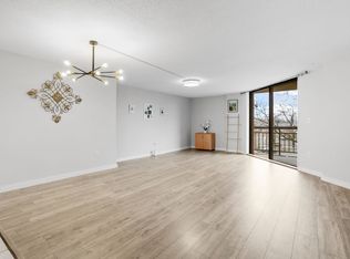115 Harmon Cove Tower #115, Secaucus, NJ 07094