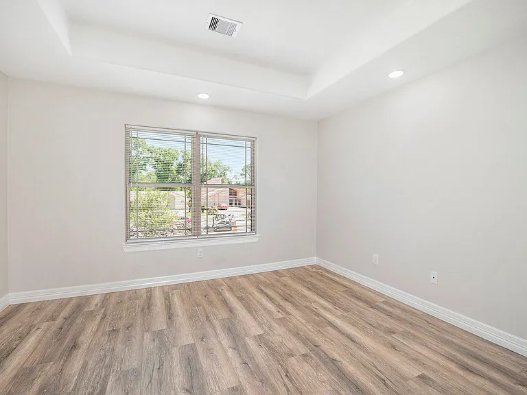 7711 Antoine Dr — Photo 20