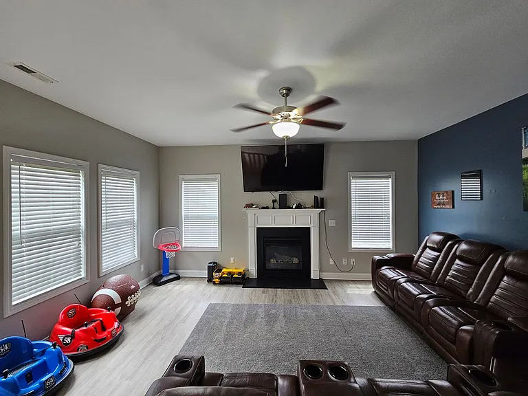 125 Navy Blue Dr — Photo 5