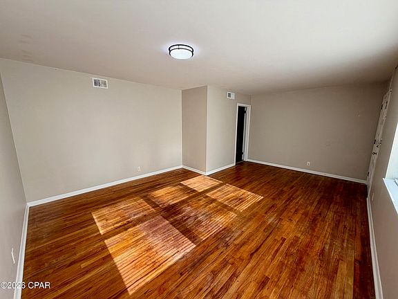 4th image of 2957 Park St