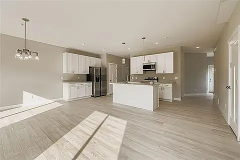 3 bed, 1919 sqft, $2,395 — Photo 4