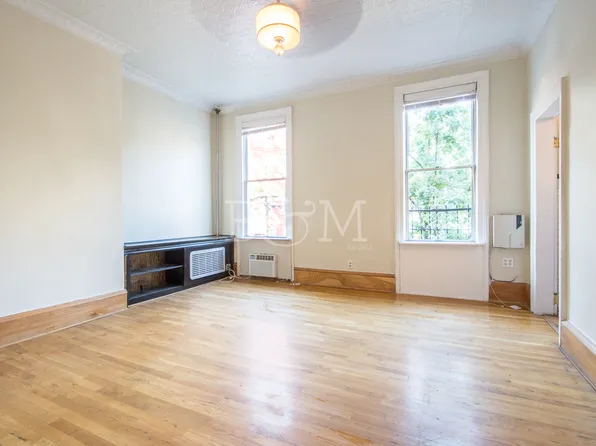 152 N 8th St #3, Brooklyn, NY 11249