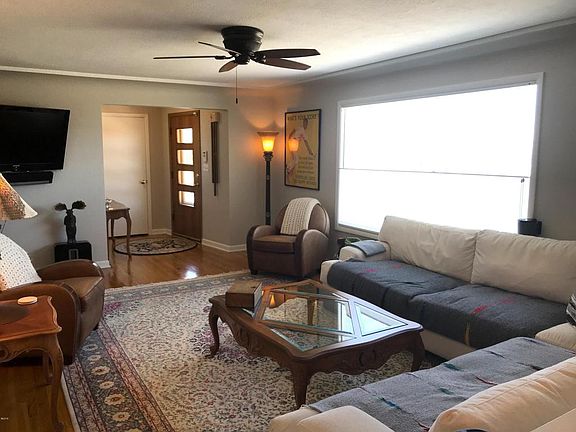 3rd image of 204 Whitaker Dr