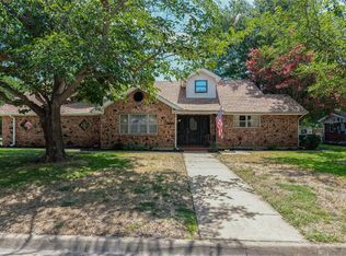 4020 Golden Oaks Dr, Haltom City, TX 76117