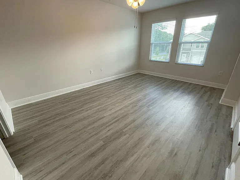 9815 Fowler Ave — Photo 19