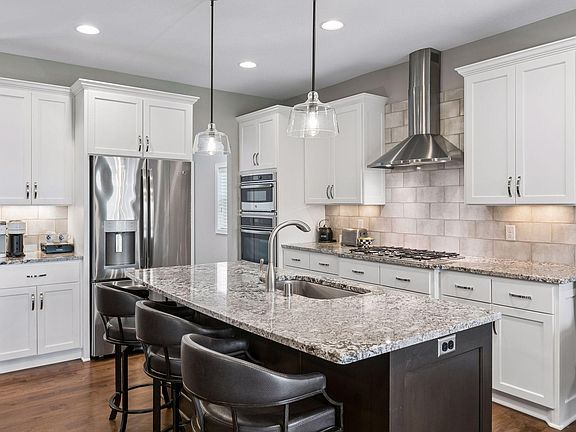 4th image of 4520 Zircon Ln N