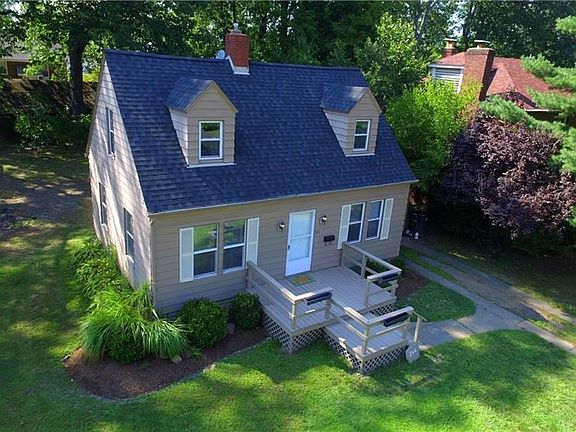 2nd image of 366 Woodbine Ave SE