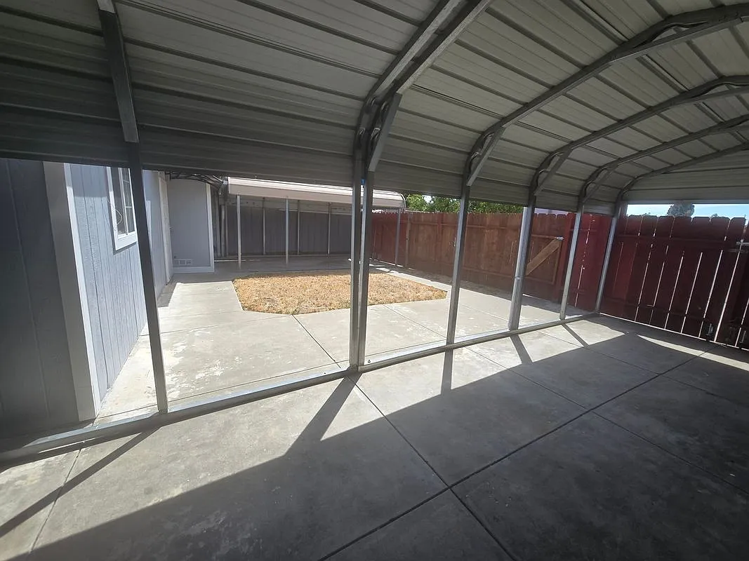 Studio, 1.0 bath, 350 sqft, $2,100 — Photo 4
