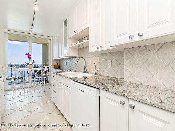 3rd image of 1801 S Flagler Dr APT 1506