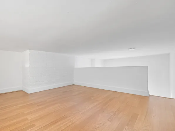 307 West 29th Street image 6 of 9