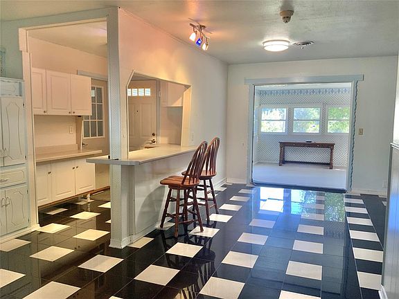 4th image of 6020 S Shartel Ave