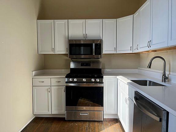 2nd image of 3766 N Kenmore Ave #3E