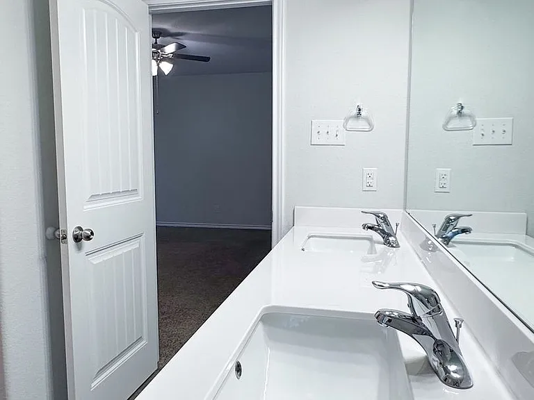 6233 Lavaca Dr — Photo 13