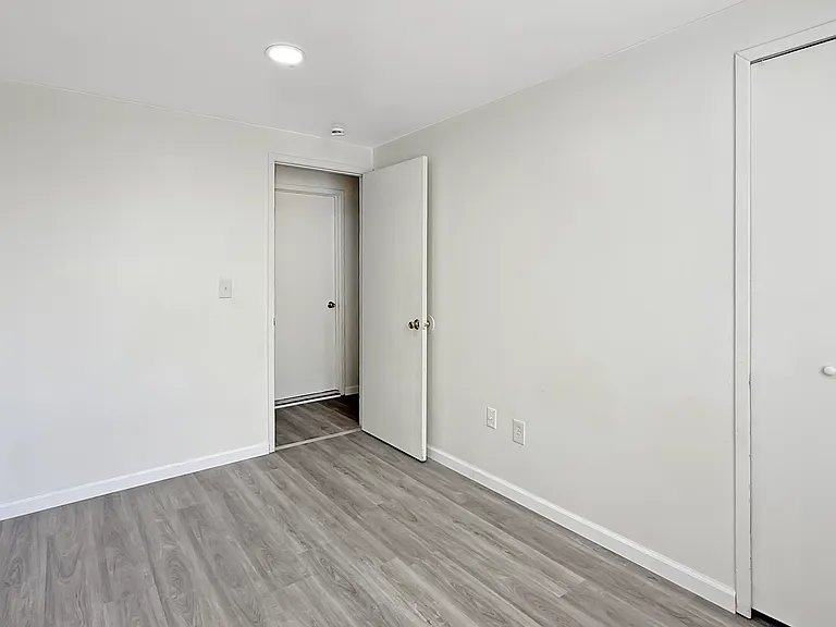 24915 Mayfair St — Photo 10