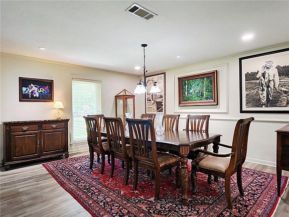 4th image of 1009 Parkway Dr